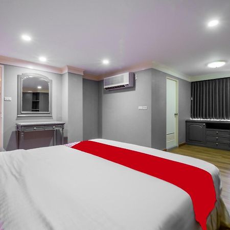 Oyo 1042 Boon'S Residence Bangkok Bagian luar foto
