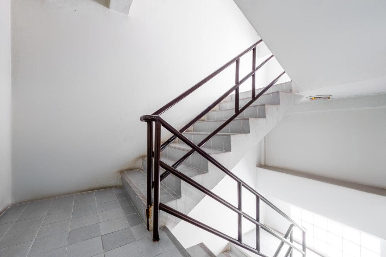 Oyo 1042 Boon'S Residence Bangkok Bagian luar foto