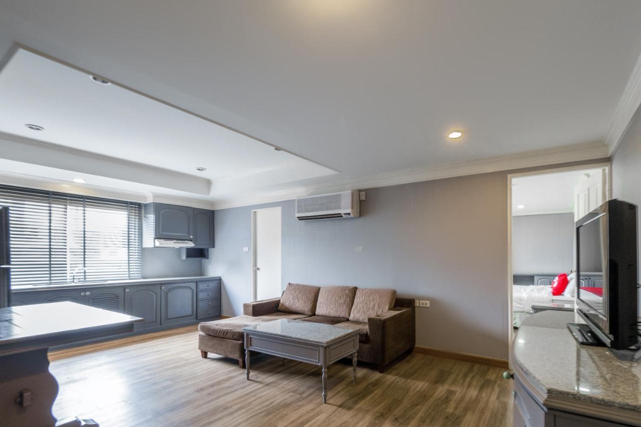 Oyo 1042 Boon'S Residence Bangkok Bagian luar foto
