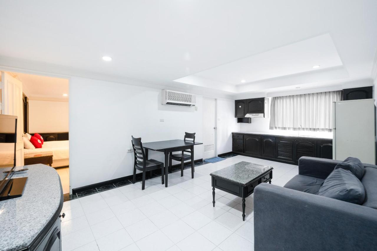 Oyo 1042 Boon'S Residence Bangkok Bagian luar foto