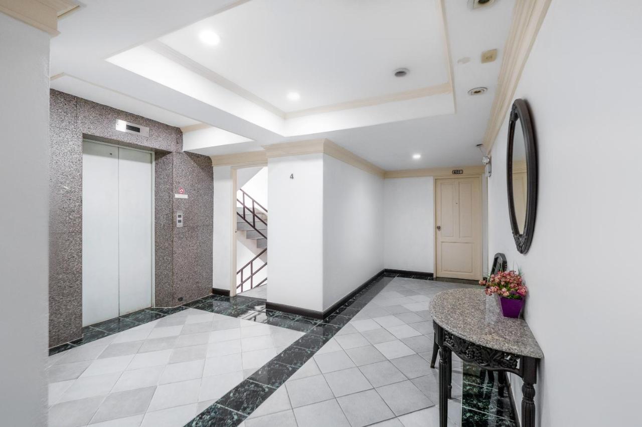 Oyo 1042 Boon'S Residence Bangkok Bagian luar foto
