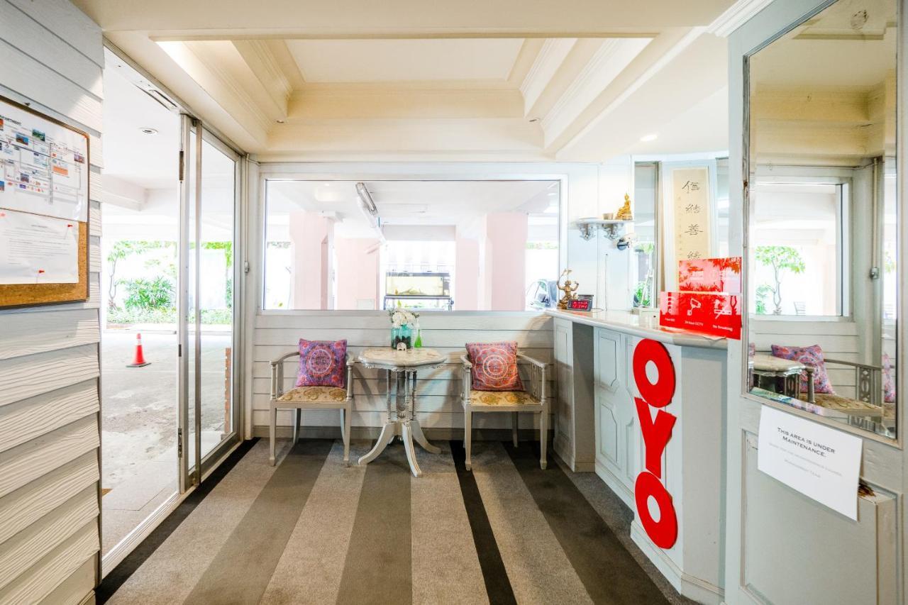 Oyo 1042 Boon'S Residence Bangkok Bagian luar foto