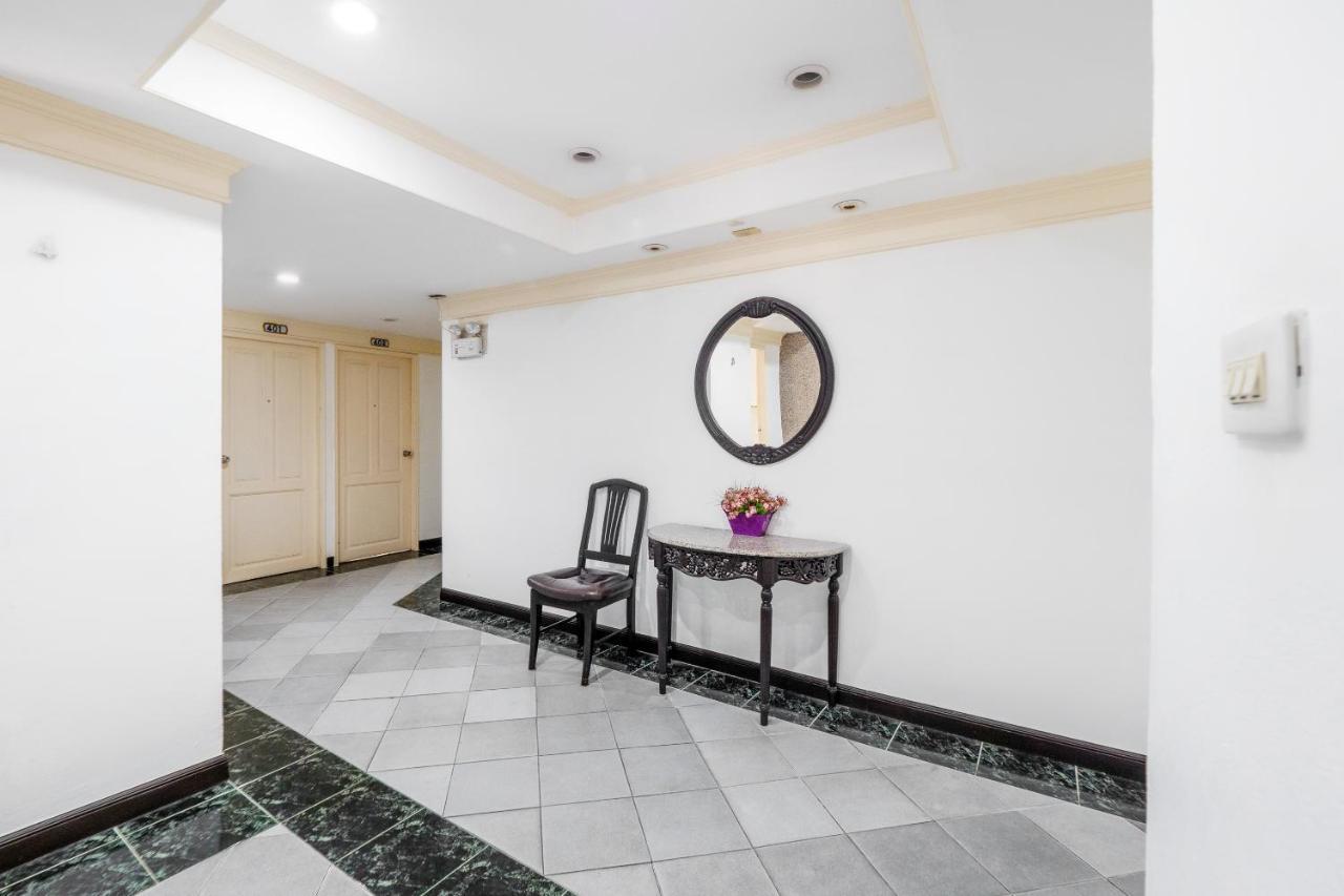 Oyo 1042 Boon'S Residence Bangkok Bagian luar foto
