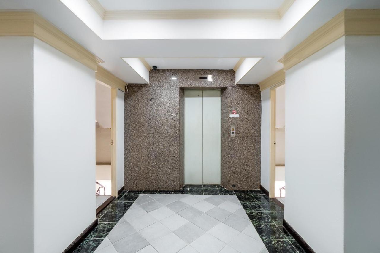 Oyo 1042 Boon'S Residence Bangkok Bagian luar foto