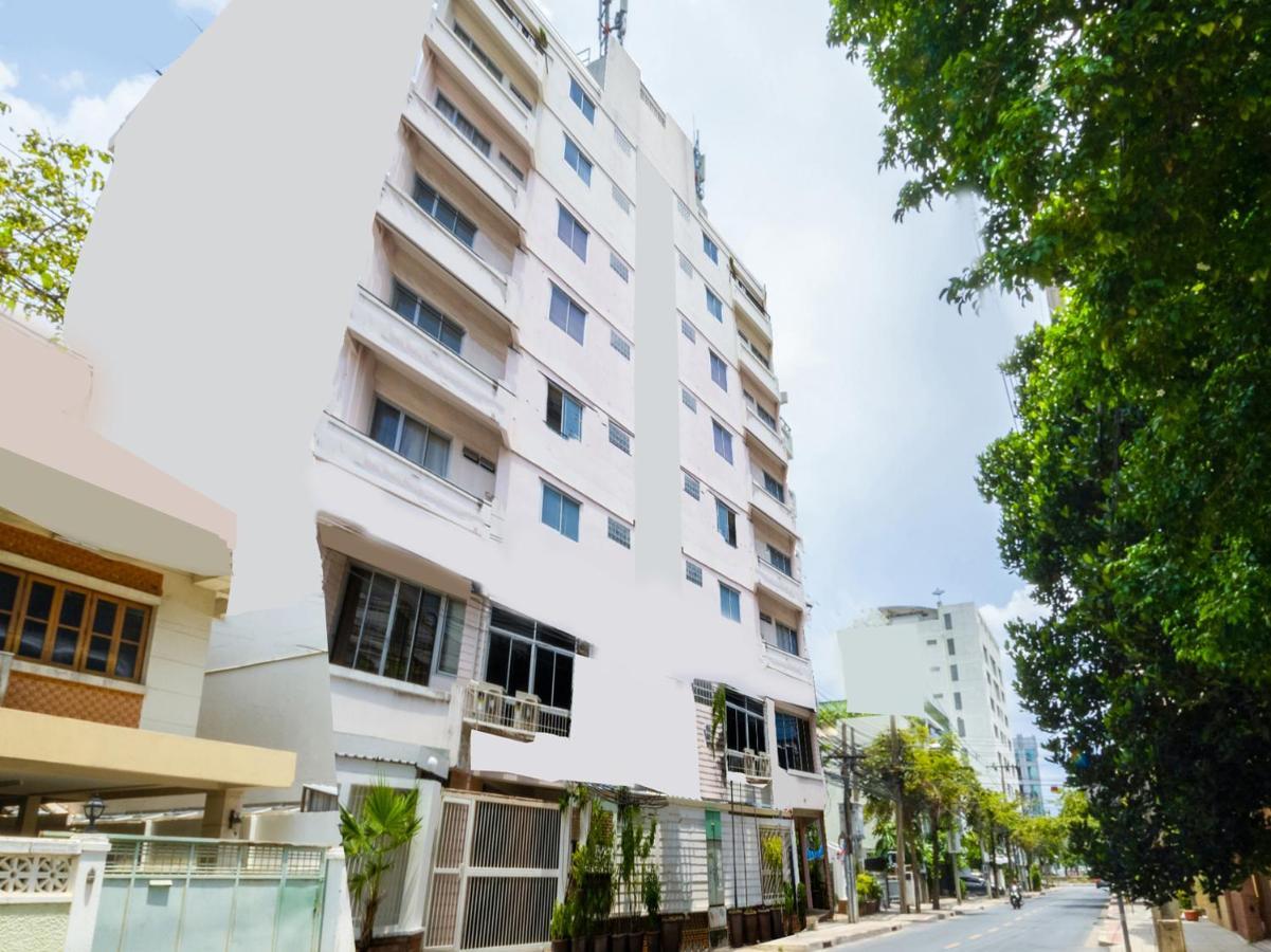 Oyo 1042 Boon'S Residence Bangkok Bagian luar foto