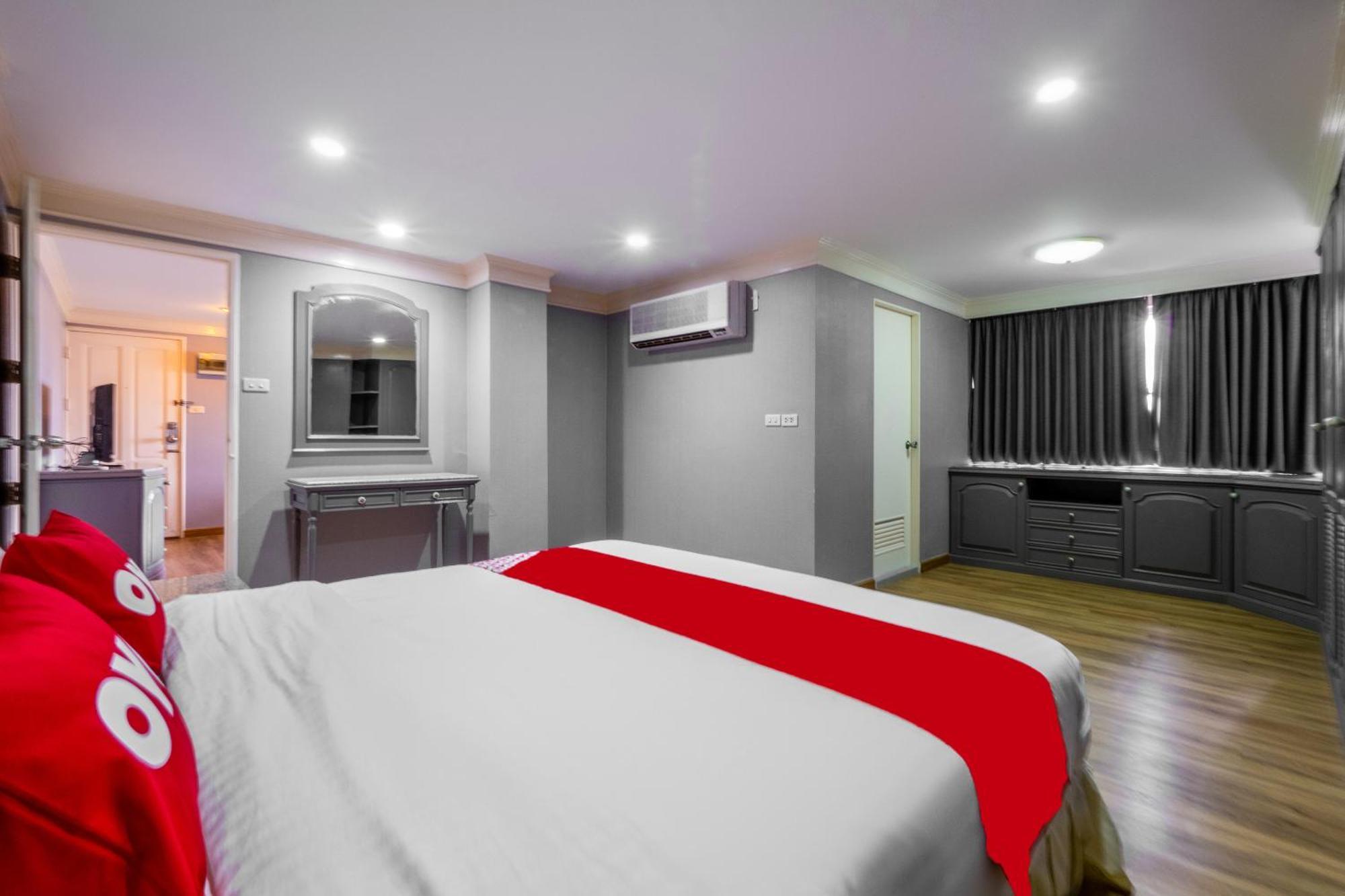 Oyo 1042 Boon'S Residence Bangkok Bagian luar foto