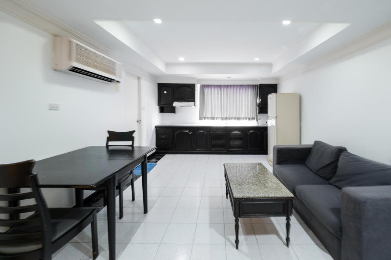 Oyo 1042 Boon'S Residence Bangkok Bagian luar foto