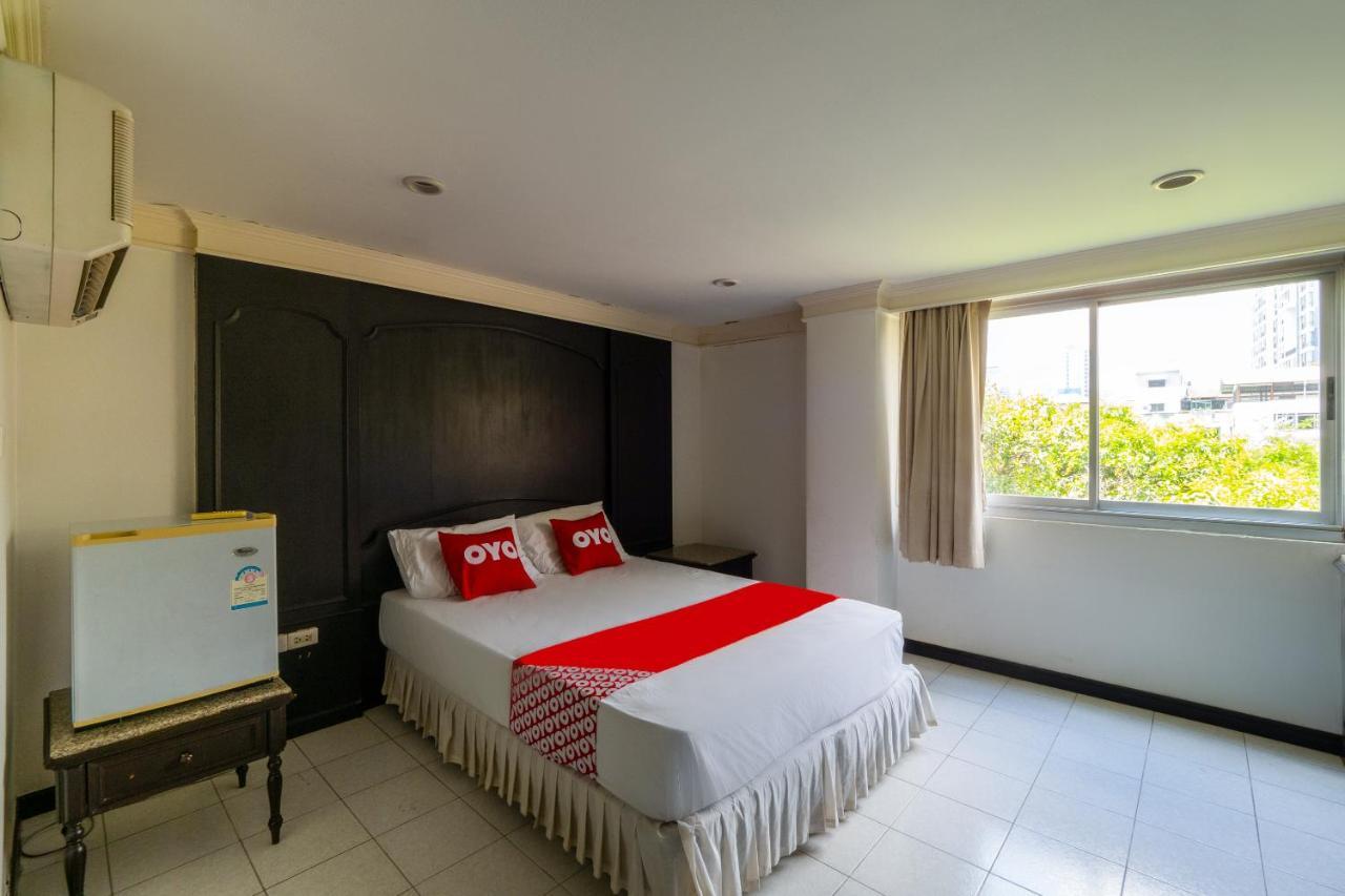 Oyo 1042 Boon'S Residence Bangkok Bagian luar foto